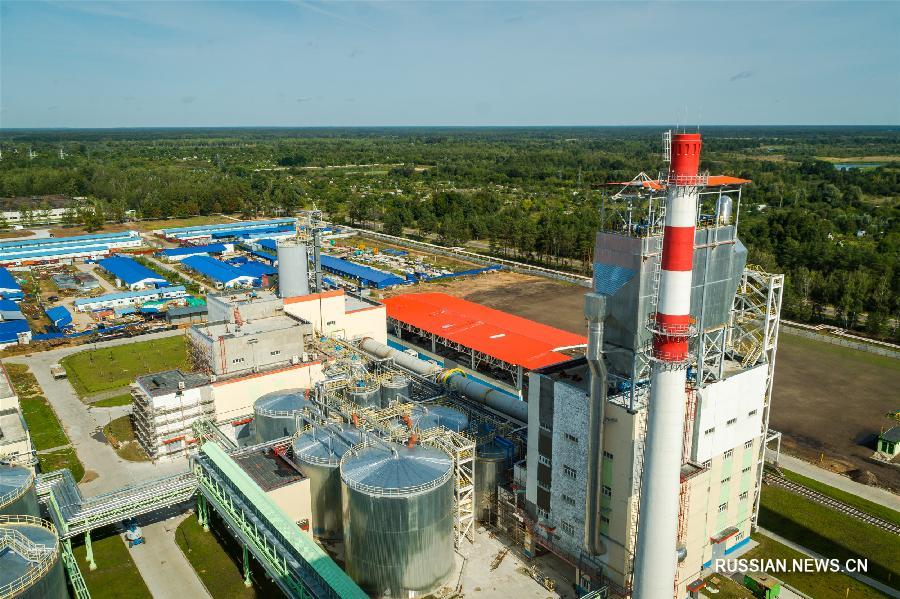В Беларуси введен в эксплуатацию построенный китайской компанией САМСЕ Светлогорский целлюлозный завод. (Синьхуа)