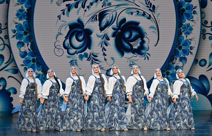 Выступление российского ансамбля песни и танца на острове Хайнань