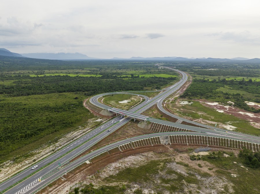 Финансируемая Китаем скоростная автомагистраль в Камбодже